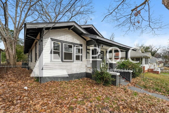 Photo - 305 Burtner St