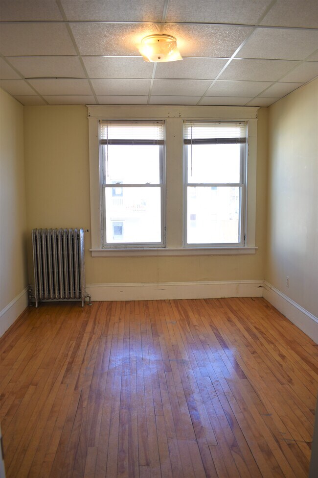 Bedroom 2 - 171 College St Unit 6