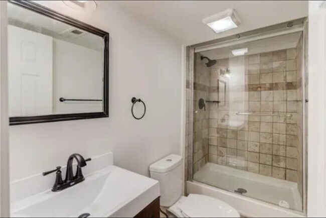 Photo - 1013 Ashby Ter NW Unit D