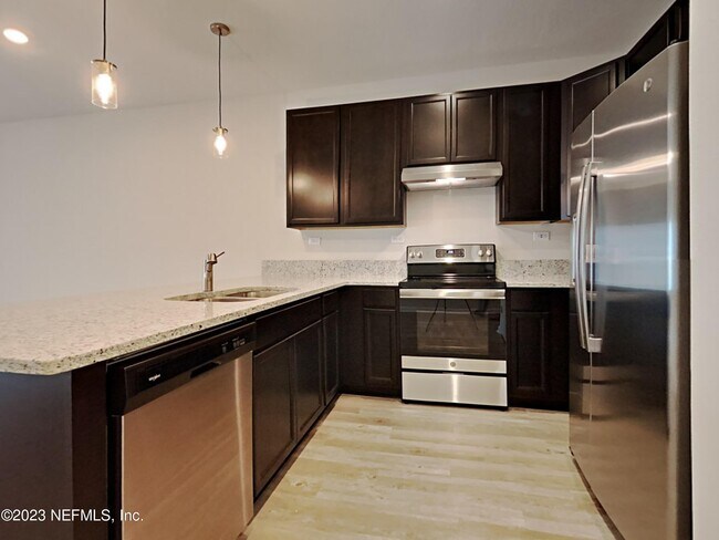 Photo - 435 Terabithia Wy