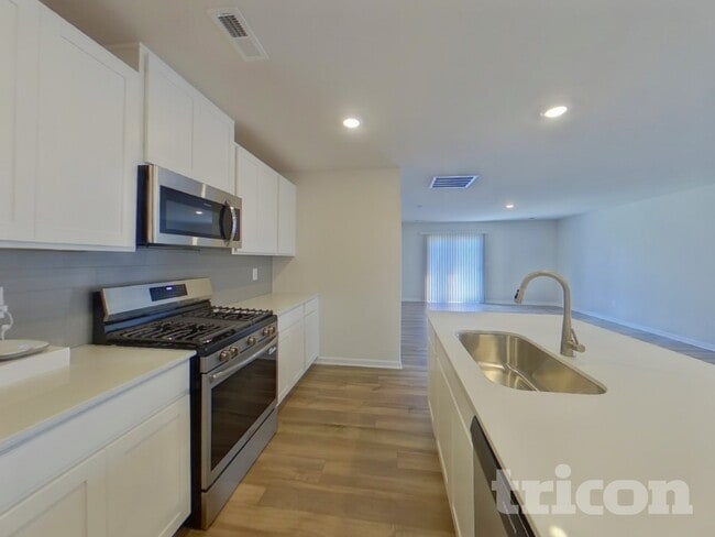 Photo - 4018 Rustling Grass Trl