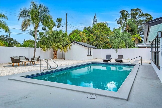 Photo - 1921 Fern Ave