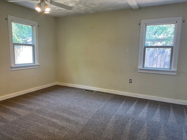 2224 W Kent Ave