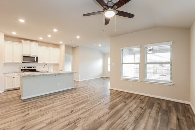 Photo - 1239 William Crst