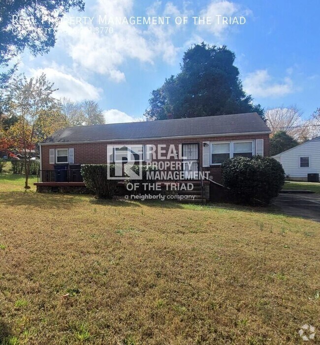 Building Photo - 3 Bedroom, 1 1/2 Bath Single Story Home in...