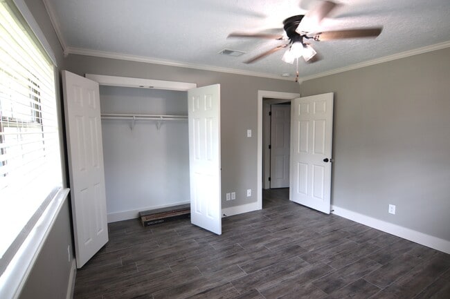 Photo - 3885 Hale St