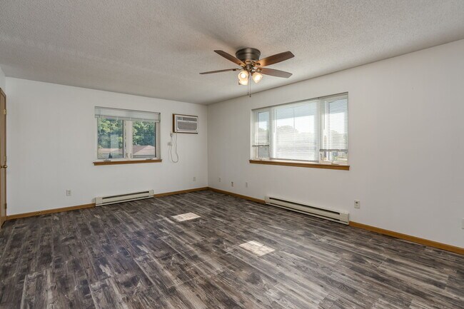 Photo - 111 Balcerzak Dr