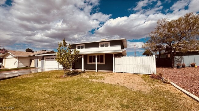 Photo - 201 Redstone St