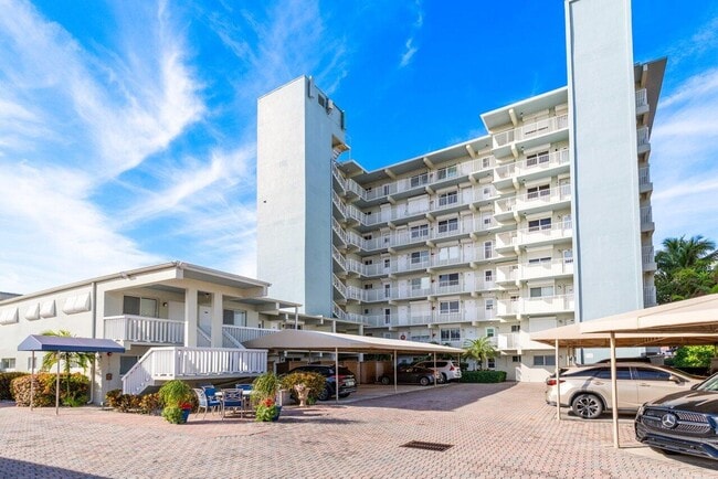 Building Photo - 629 SE 19th Ave Unit 202 Rental
