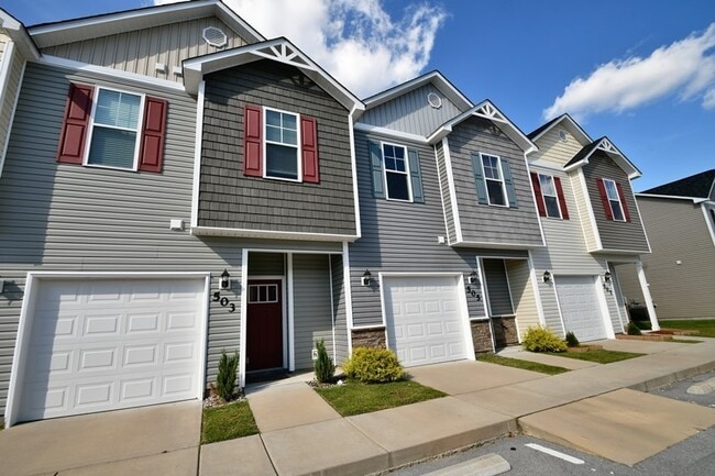 Building Photo - MOVE-IN READY Carolina Forest
