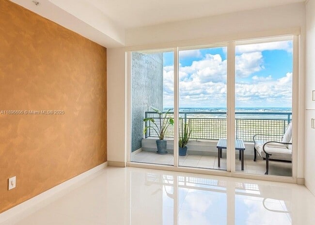 Photo - 60 SW 13th St Unidad 3418