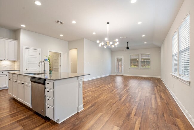 Photo - Beautiful 3 bedroom, 2.5 bathroom home in Summerrow Condos!!!