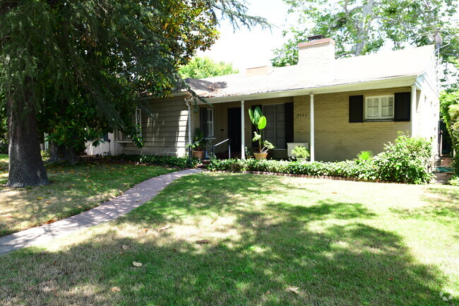 Building Photo - 4342 Cahuenga Blvd Rental