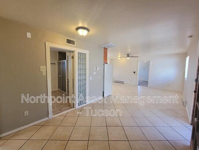 Photo - 1136 E Lester St