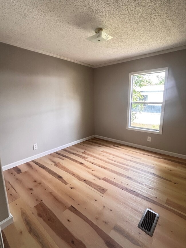 Photo - 229 Morris Ln