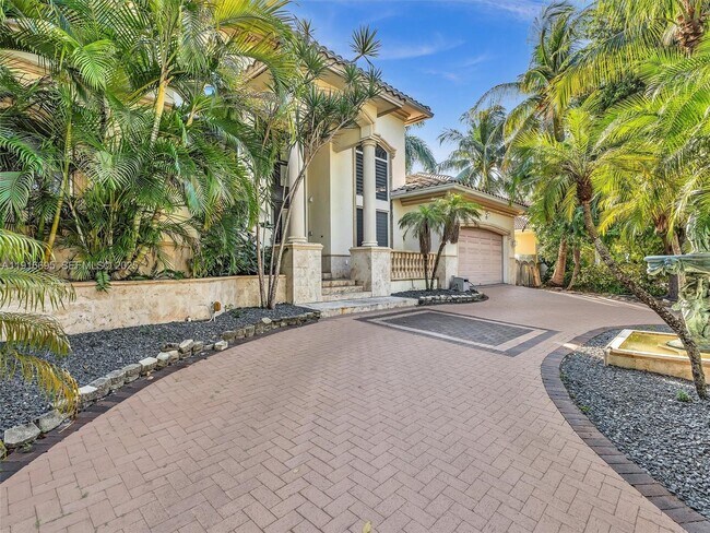 Photo - 922 Washington St