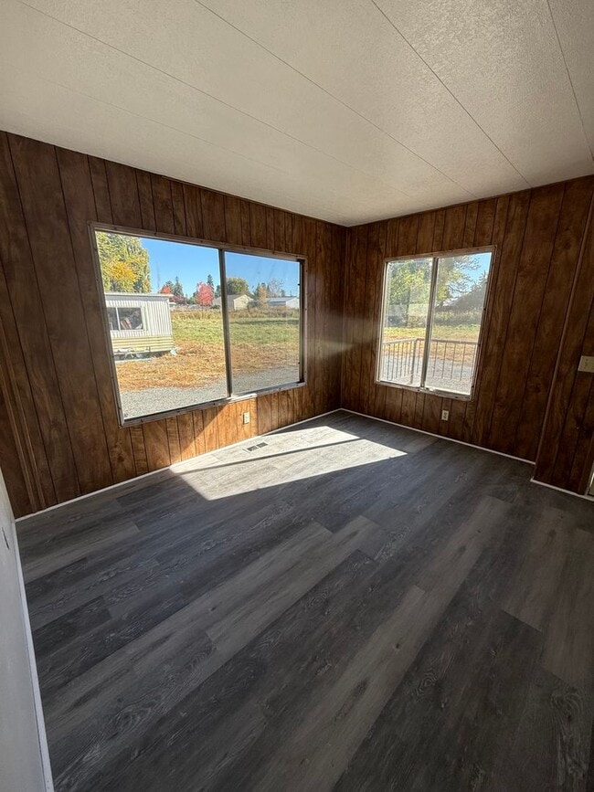 Photo - Zepeda-PM-020-0109-3862 Unit 3862 1/2 Clinton Ave