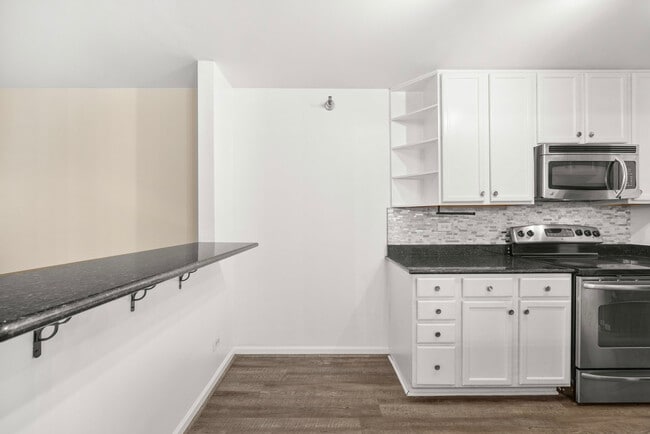 Photo - 214 Glengarry Dr Unit 201
