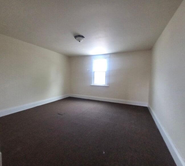Photo - 5 Bedroom House For Rent