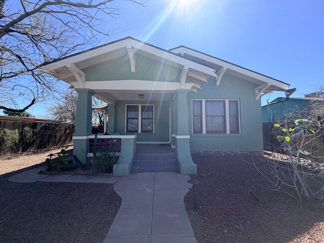 Building Photo - 921 W Alameda St