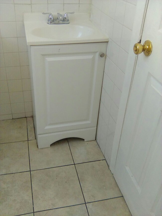 Photo - 594 Roosevelt Ave Unidad 2b