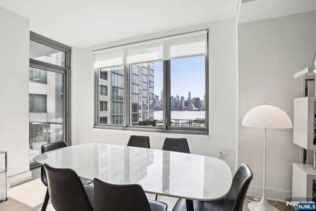 Building Photo - 9 Ave at Port Imperial Unit 513