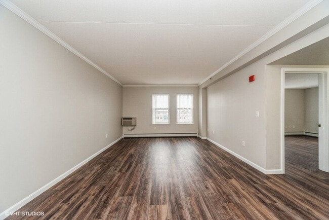 Cloverleaf Apartments