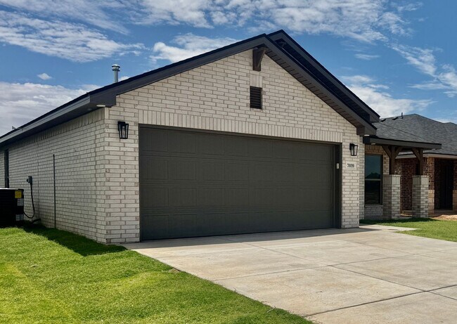 Photo - Gorgeous Brand New Build! 4/2/2 in Frenshi...