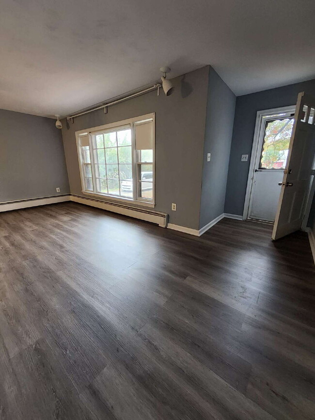 Photo - 13723 Dumfries Rd