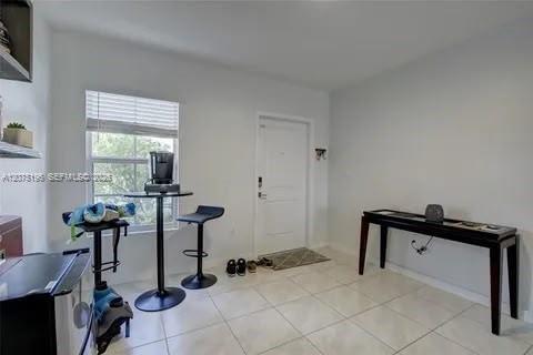 Photo - 565 NE 5th Pl