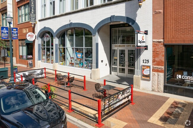 Entrada - Lofts at Kalamazoo City Centre