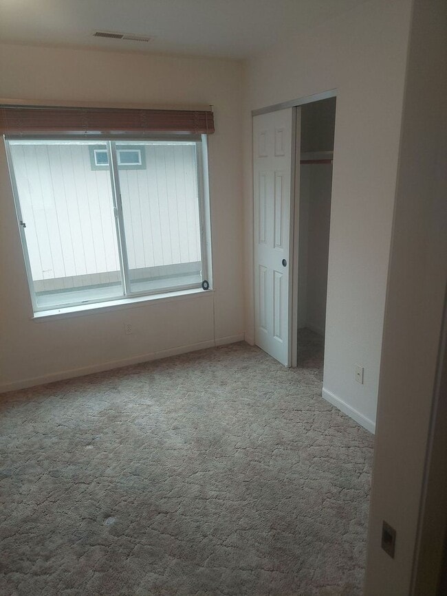 Photo - Nice unit with 2 car garage