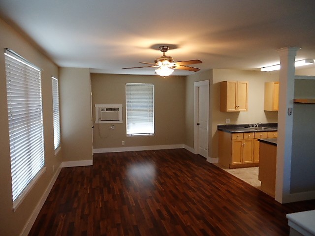 Photo - 2371 England St