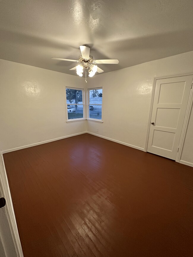 Photo - 5 Oakdale Dr