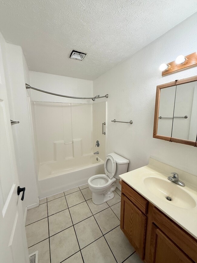 601 Twin Oaks