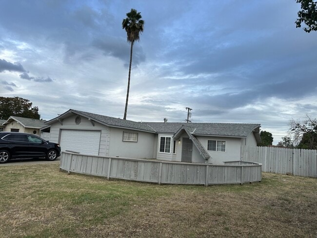 Photo - 135 E Stuart Ave