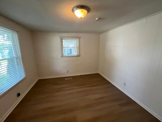 Photo - 1015A 43rd Ave N