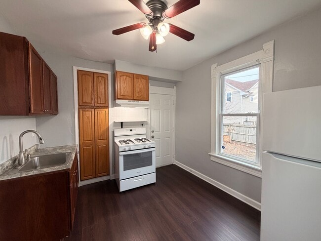 Photo - Modern Spacious 2+ Bedroom Lower Unit