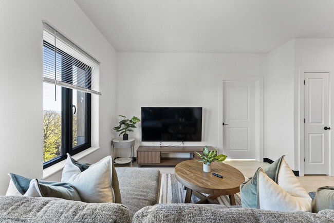 Photo - 600 Broadway Unidad ID1240310P