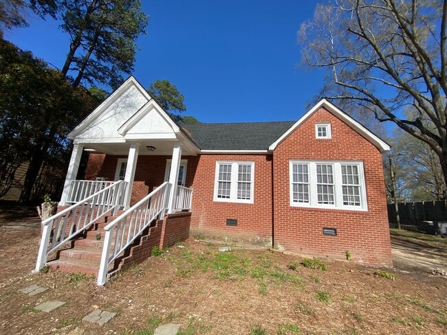 Photo - Very nice 4 bedroom 1 bathroom house JUST REMODLED (Spring 2022)