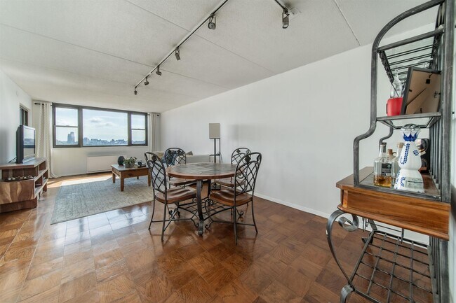 Photo - 250 GORGE Rd Unit 12K