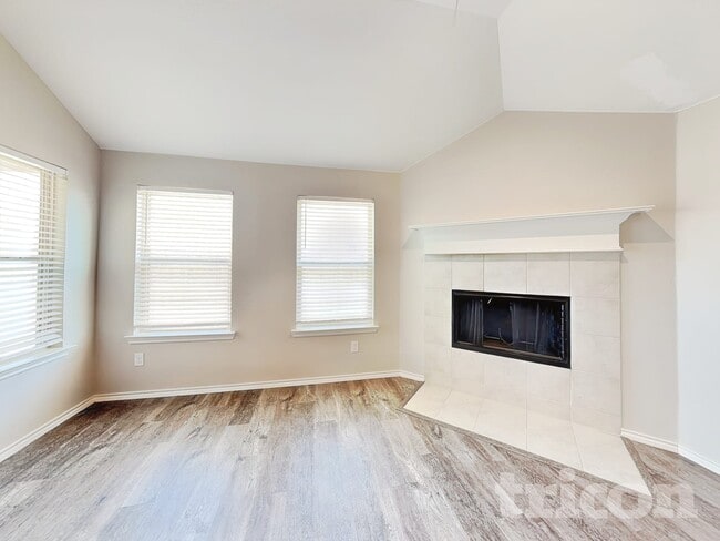 Photo - 2565 Hadley St