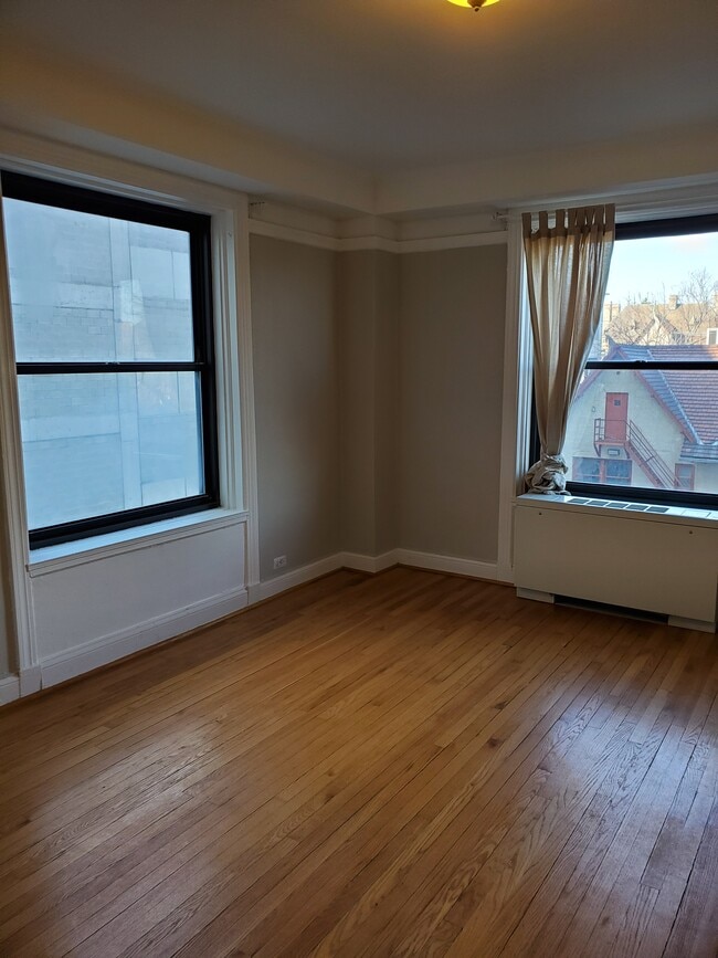 Building Photo - 15 E Kirby St Unit 329