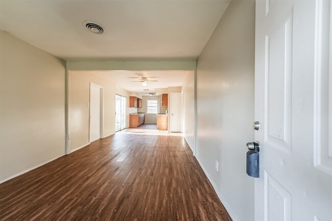 Building Photo - 3106 Wilmington St Rental