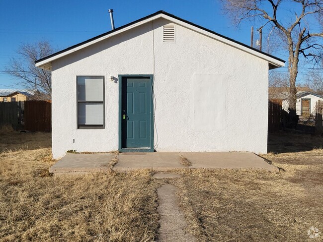 Building Photo - 921 E 1st St Rental