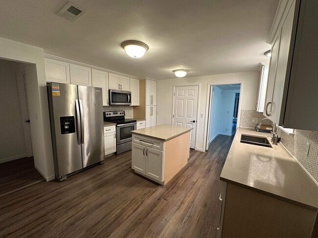 Building Photo - 922 N Washington St