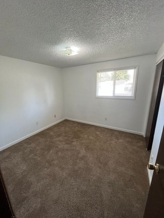 557-559 E Broad Ave Owner Selling