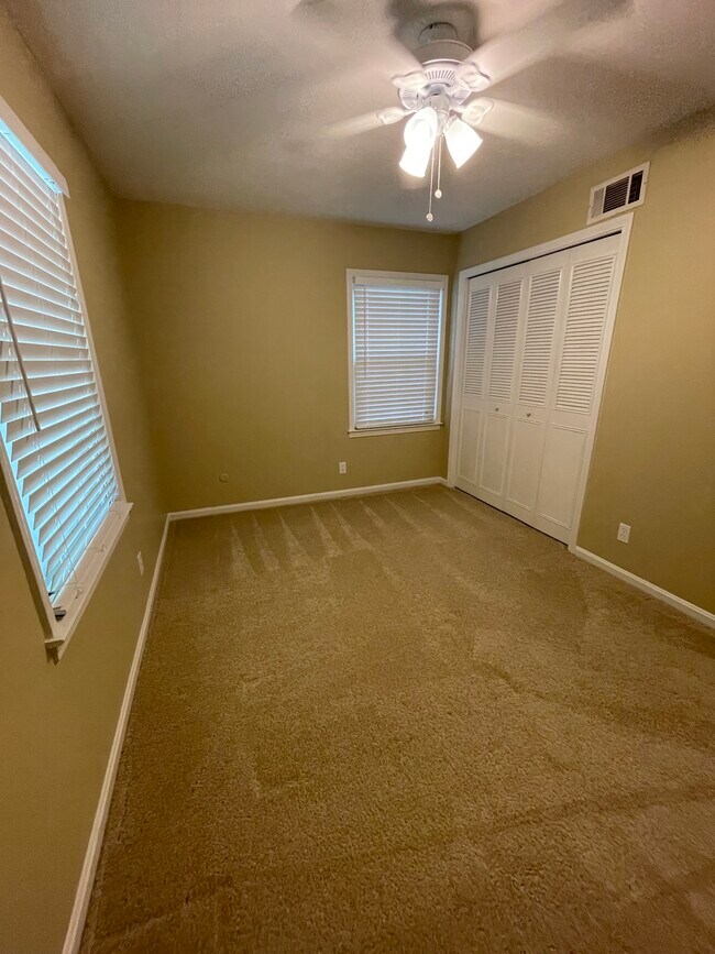 Dormitorio - 2105 Young St Unidad A