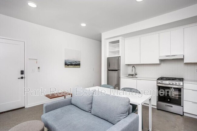 Photo - 323 S East St