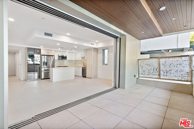 Photo - 1257 N Sweetzer Ave Unidad 101